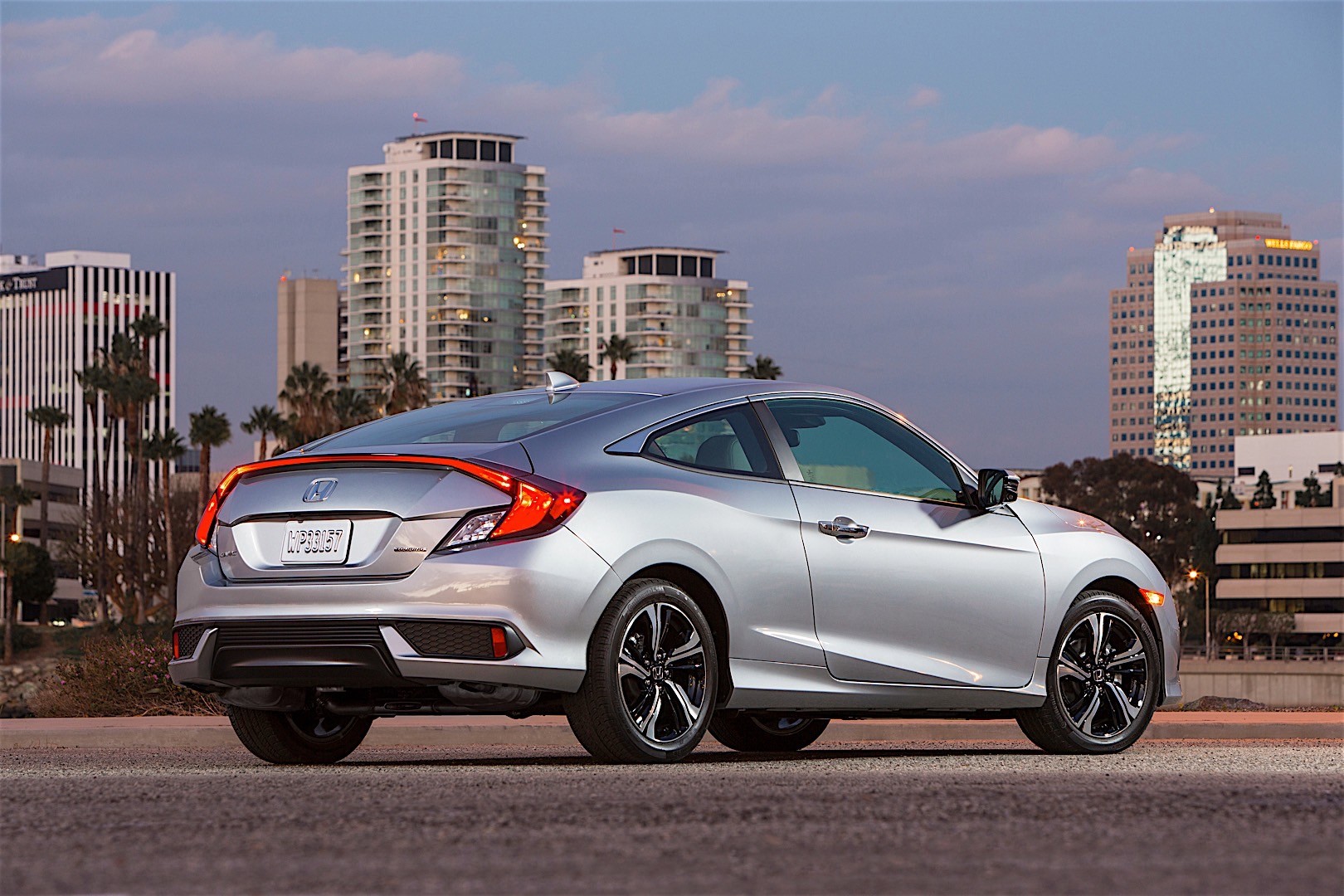 Honda Civic Coupe photo 2