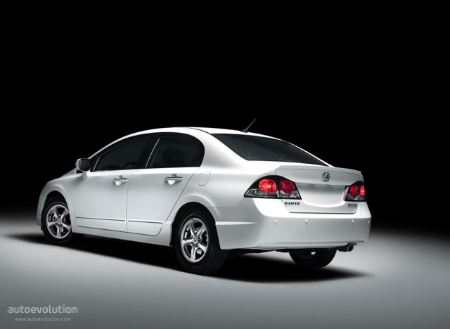 Honda Civic Sedan foto 2