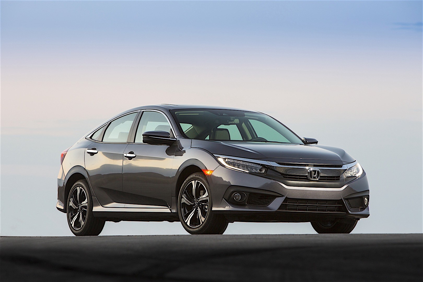 Honda Civic Sedan photo 2