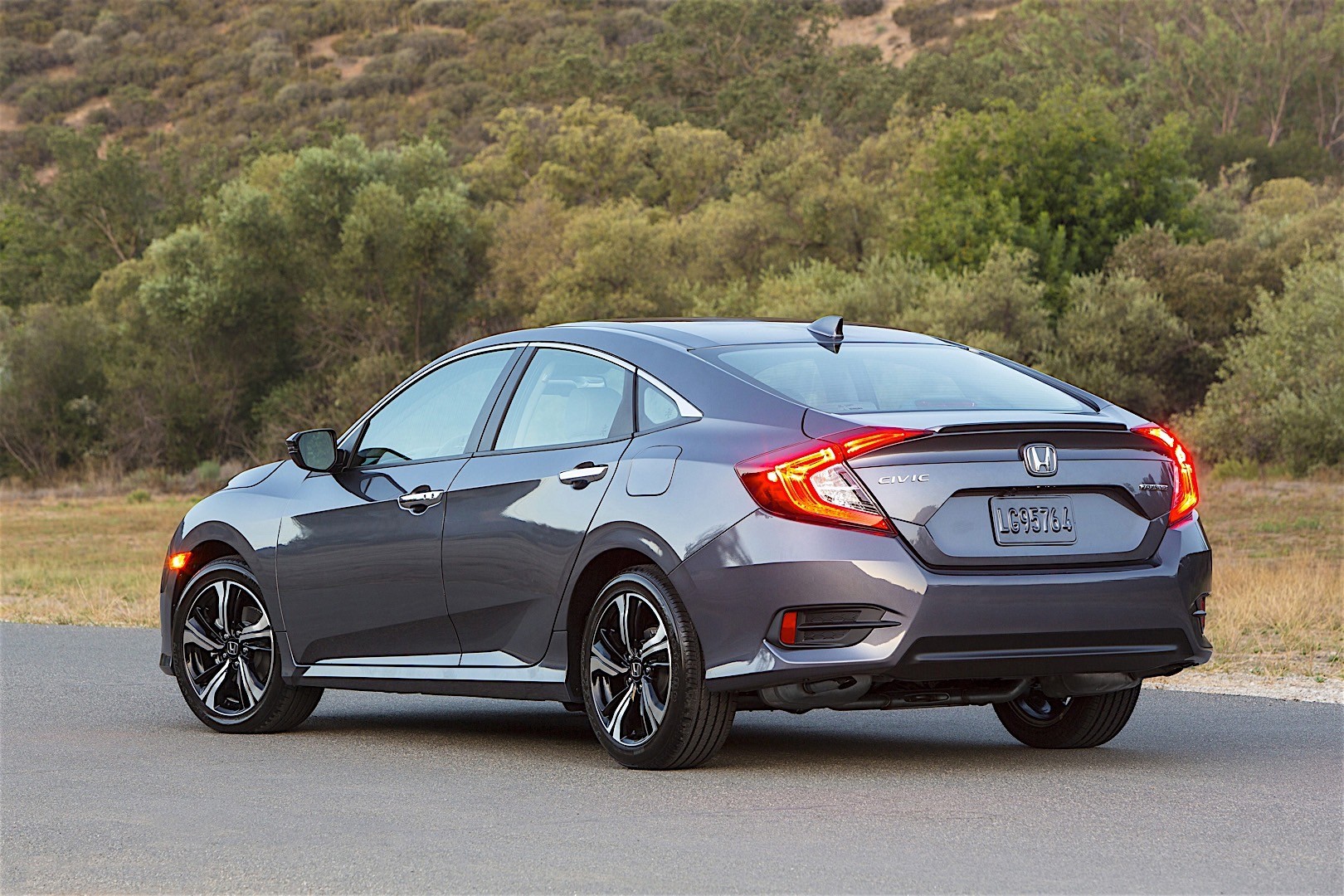 Honda Civic Sedan photo 5