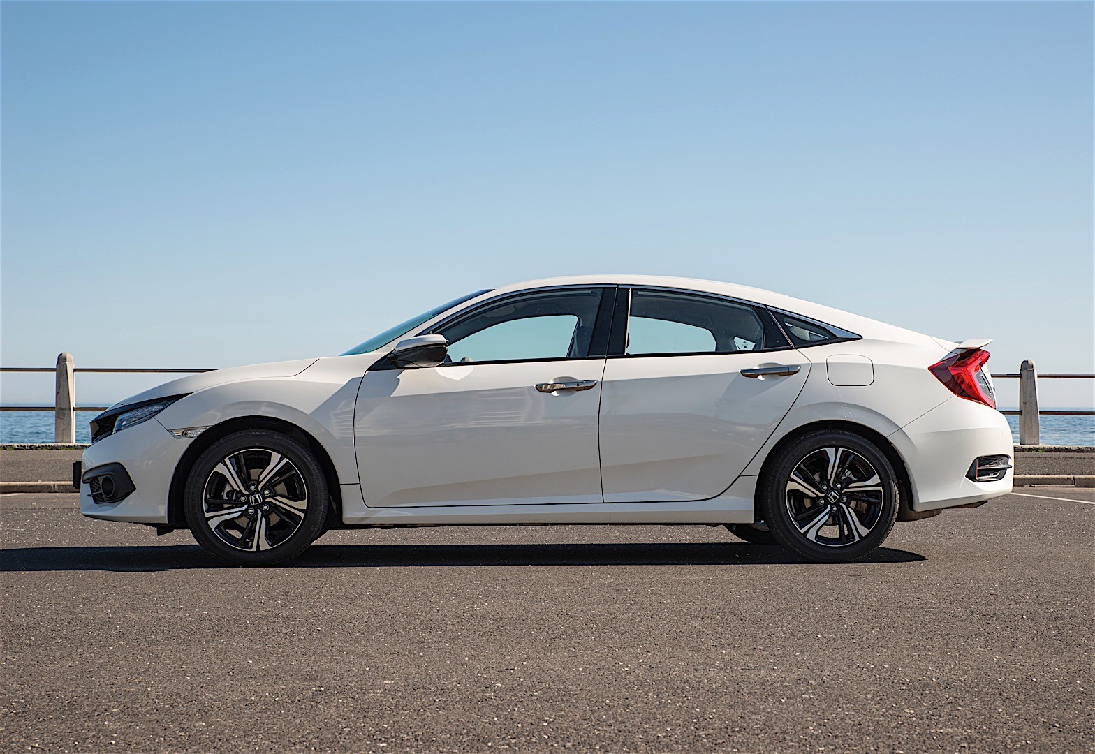 Honda Civic Sedan photo 9