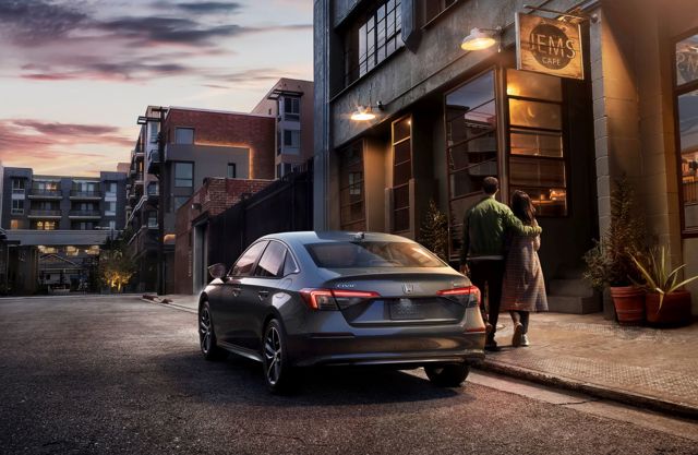 Honda Civic Sedan photo 2