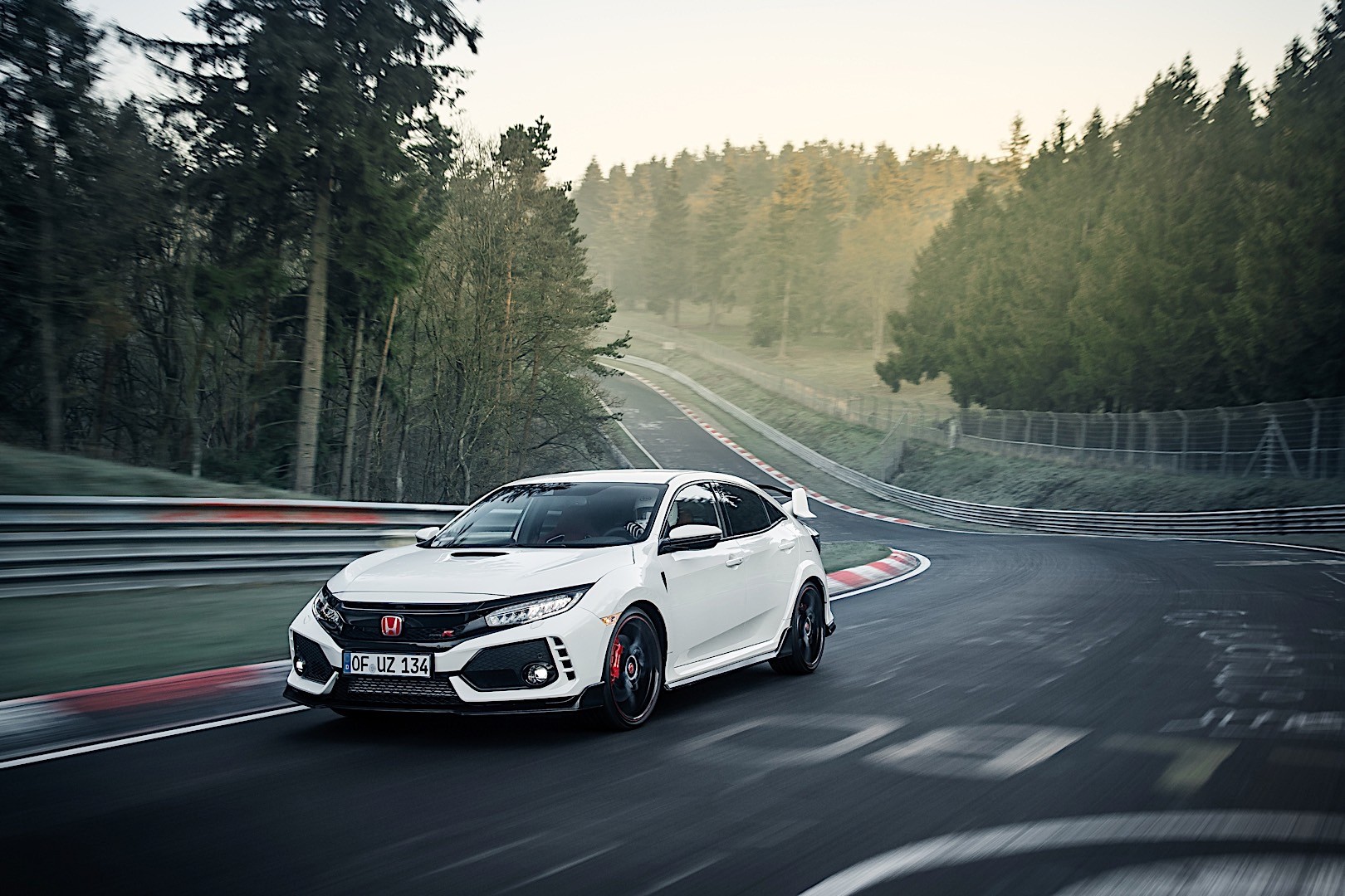 Honda Civic Type-R photo 4