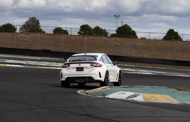 Honda Civic Type-R photo 19