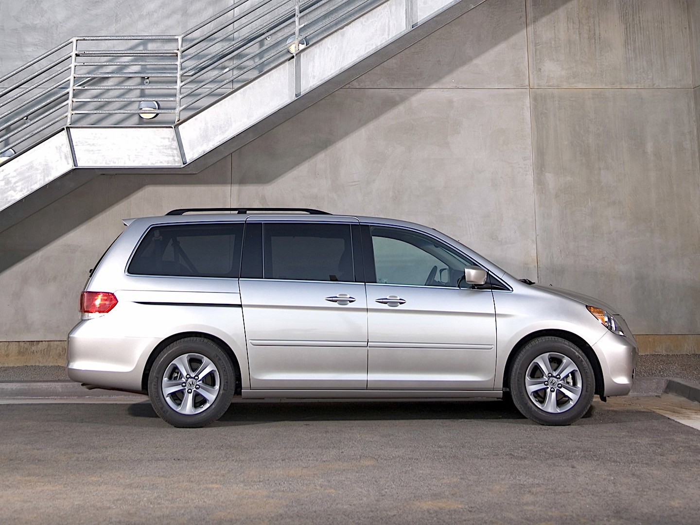 Honda Odyssey photo 2