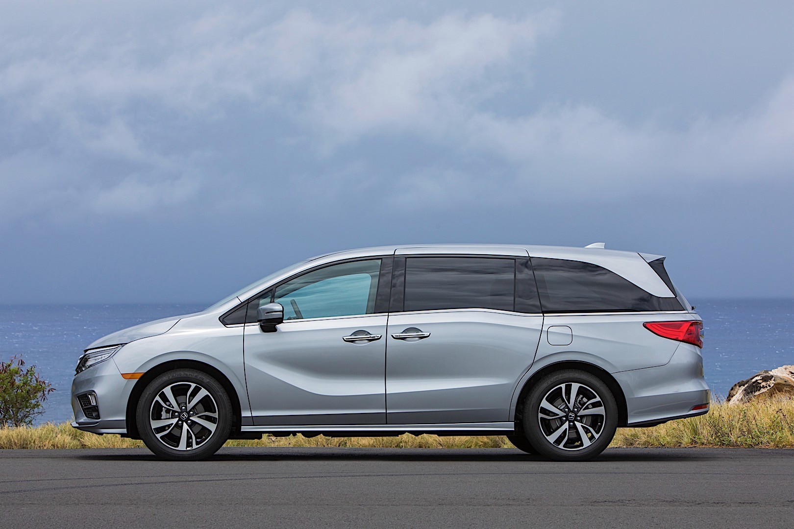 Honda Odyssey photo 2