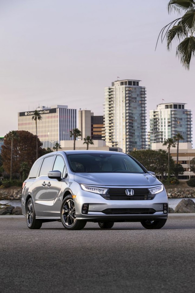 Honda Odyssey photo 2