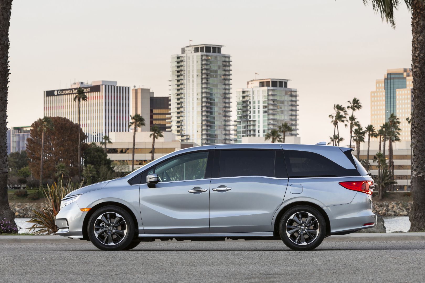 Honda Odyssey photo 4