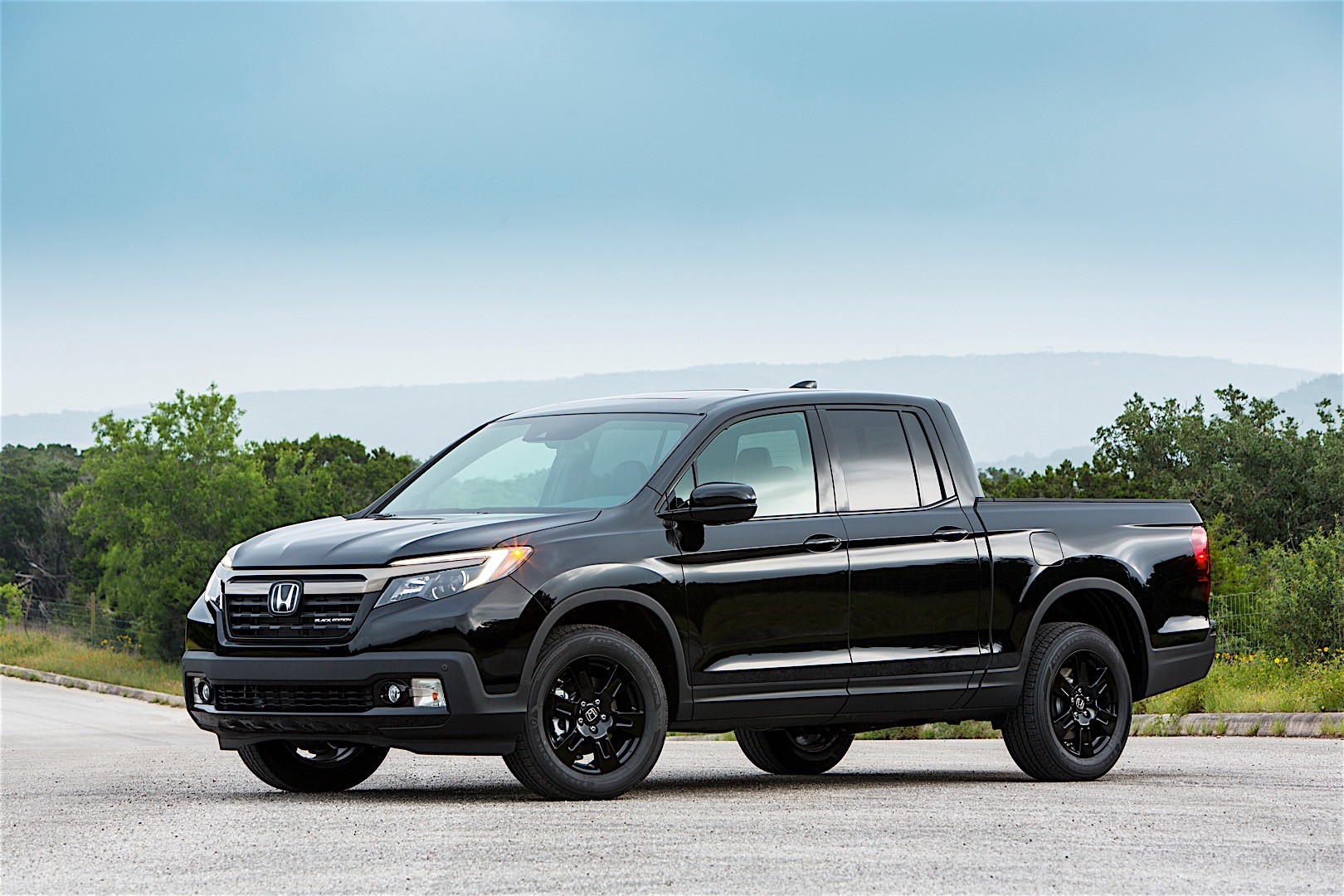 Honda Ridgeline photo 2