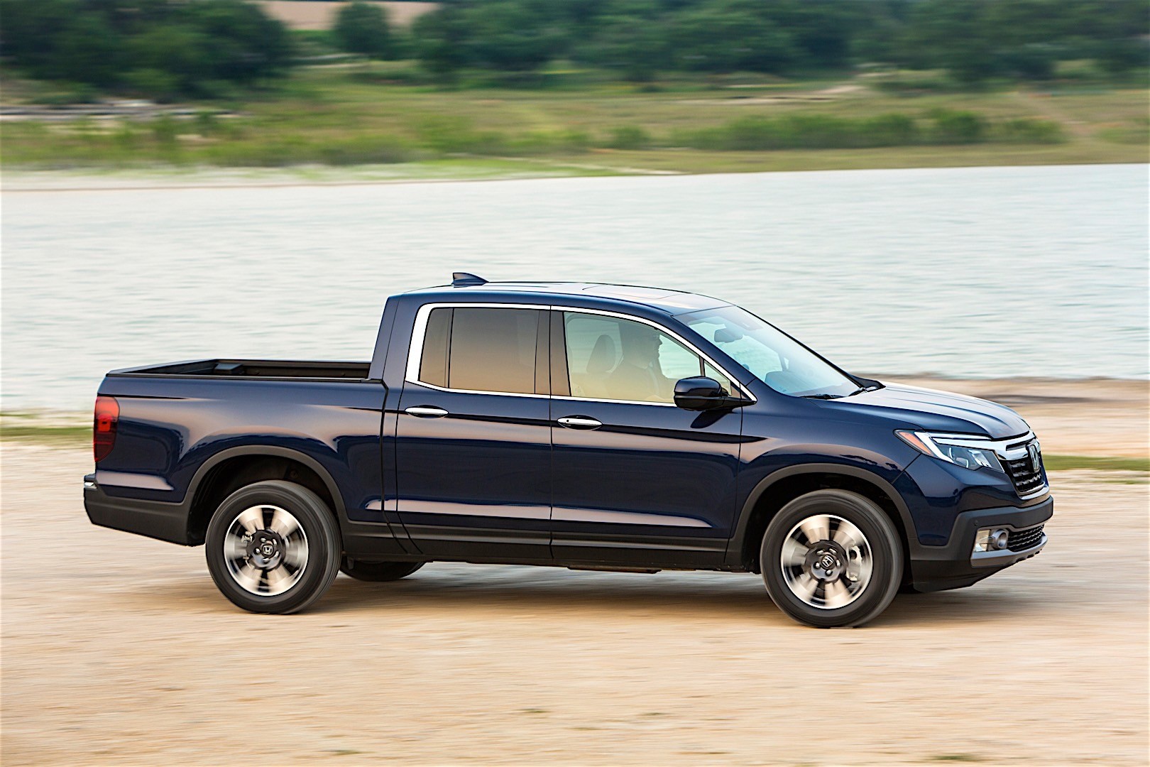 Honda Ridgeline photo 9