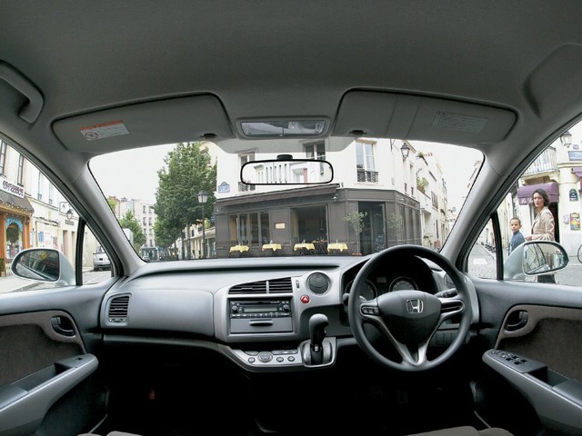 Honda Stream photo 8