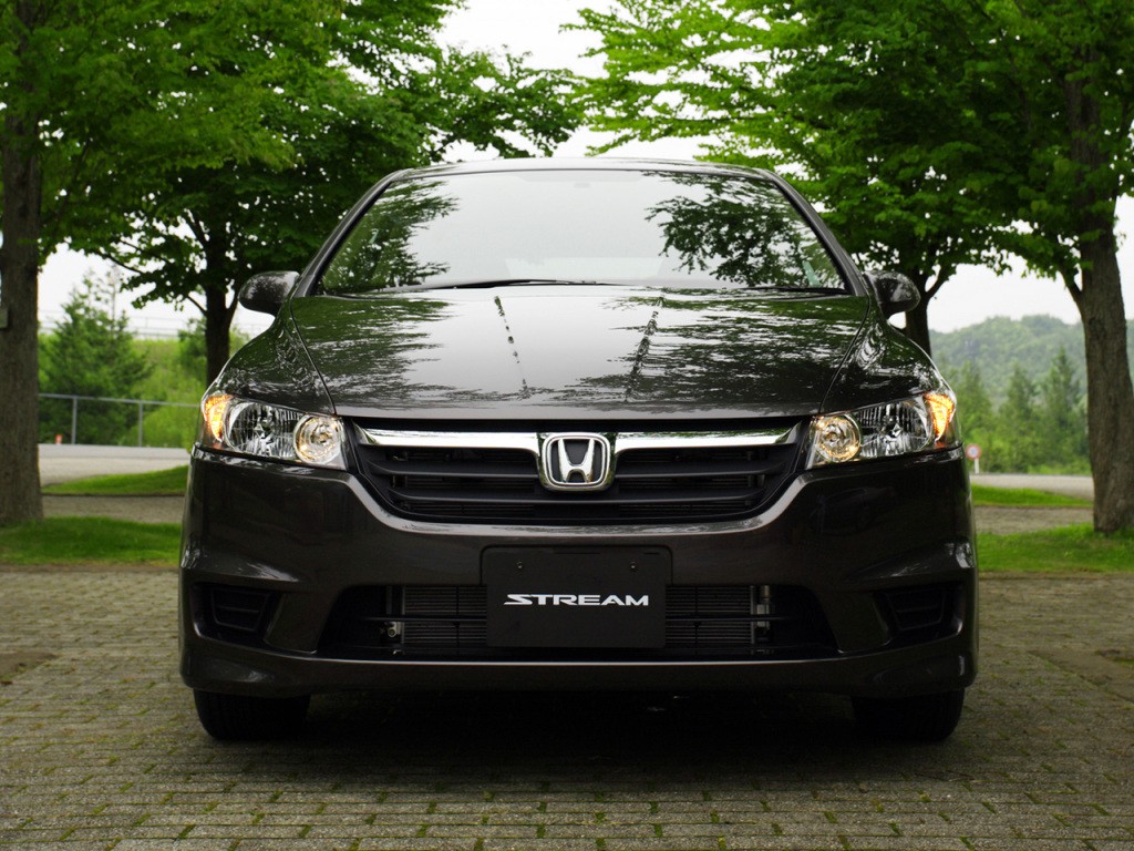 Honda Stream photo 4