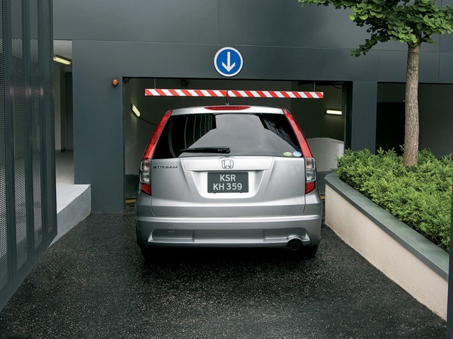 Honda Stream photo 5