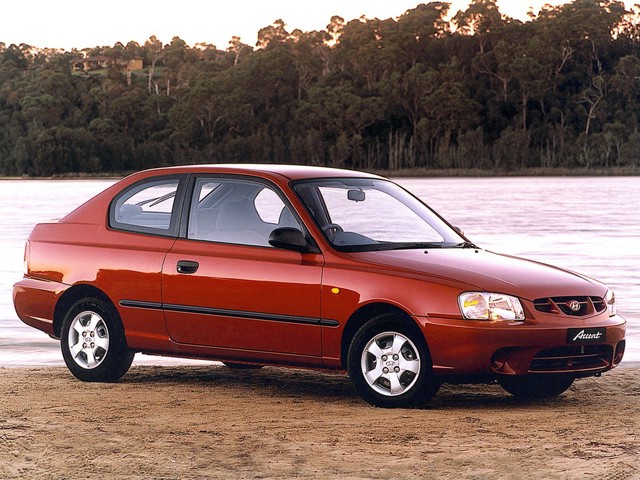 Hyundai Accent 3 Doors photo 10