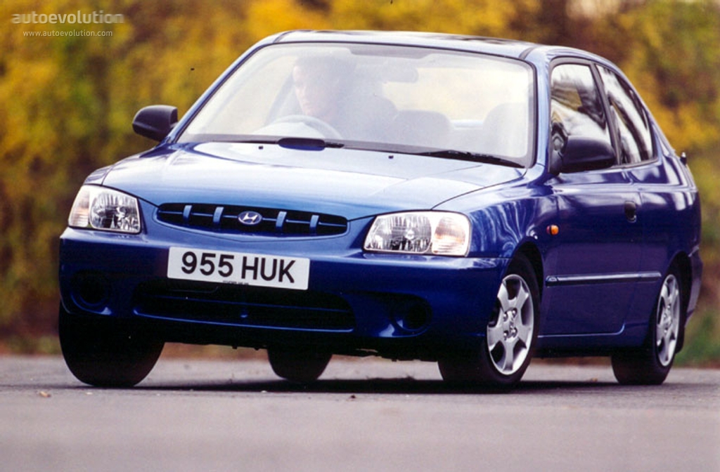 Hyundai Accent 3 Doors photo 3