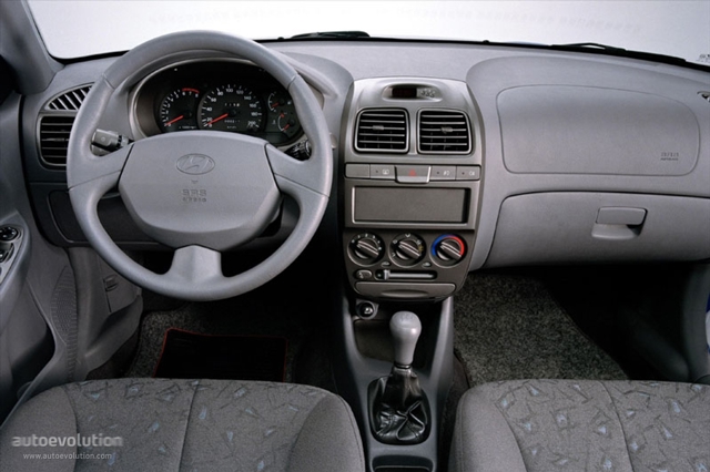 Hyundai Accent 3 Doors photo 12