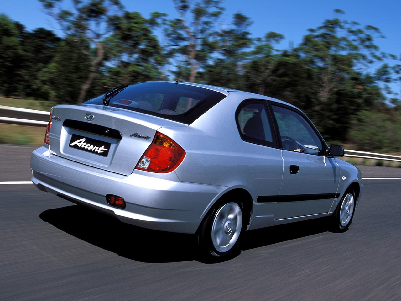 Hyundai Accent 3 Doors photo 10