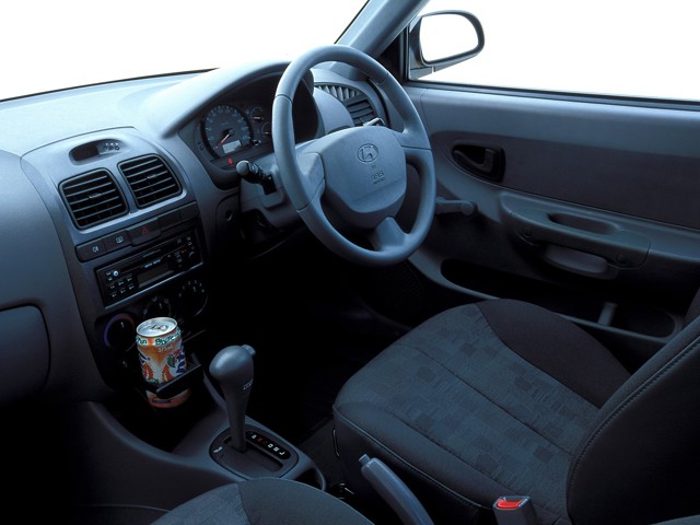 Hyundai Accent 3 Doors photo 33