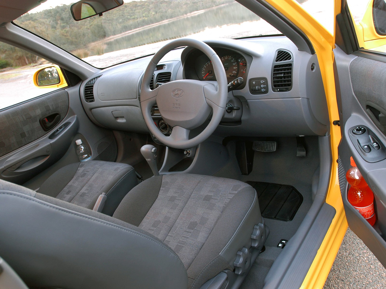 Hyundai Accent 3 Doors photo 34