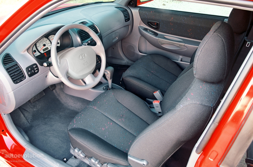 Hyundai Accent 3 Doors photo 31