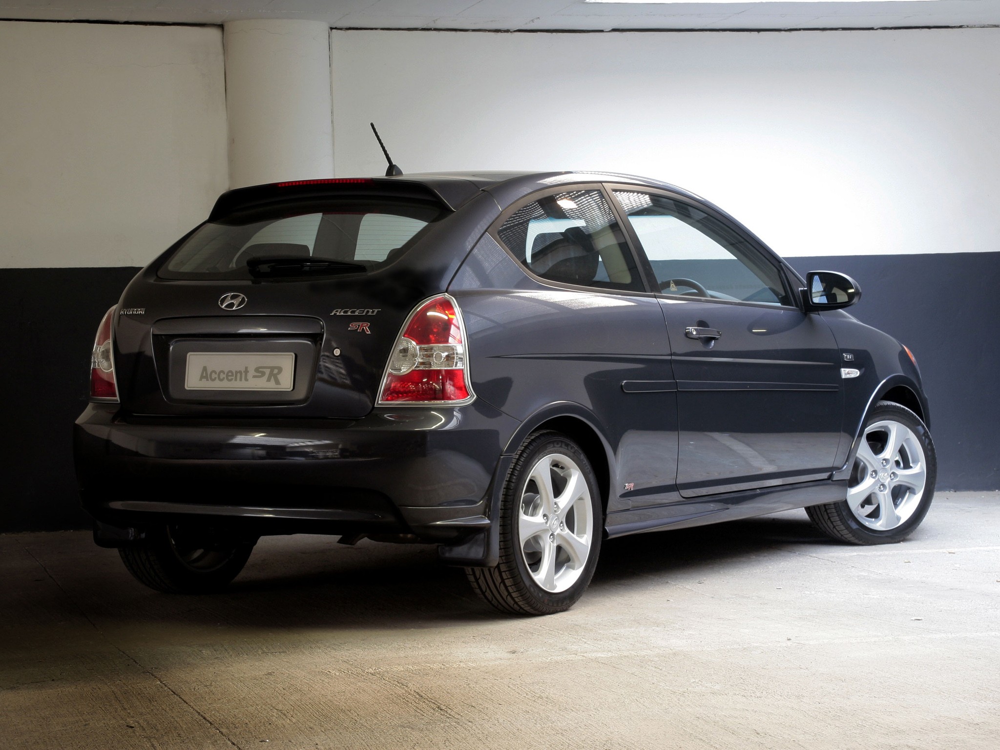Hyundai Accent 3 Doors photo 11