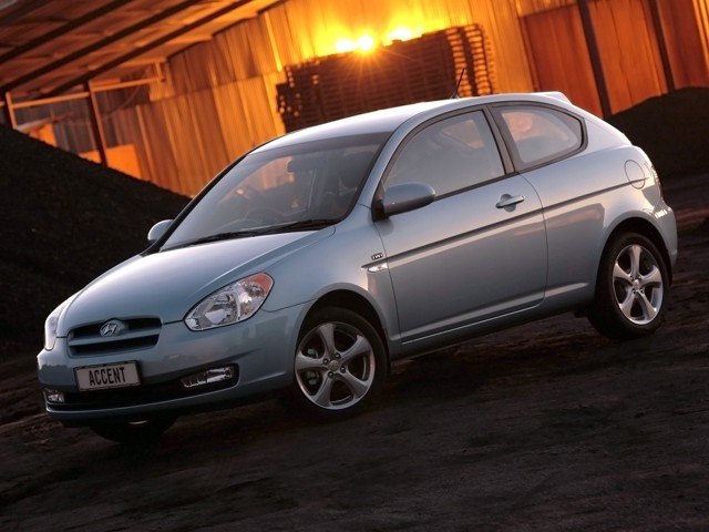 Hyundai Accent 3 Doors photo 12