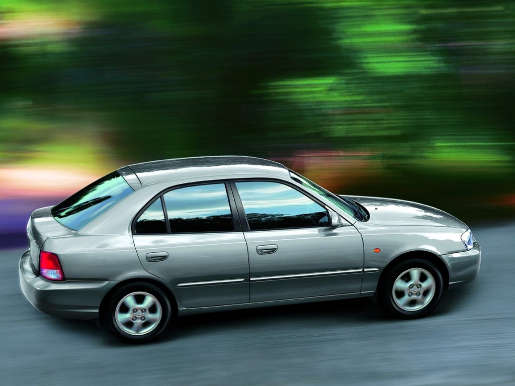 Hyundai Accent 5 Doors photo 9