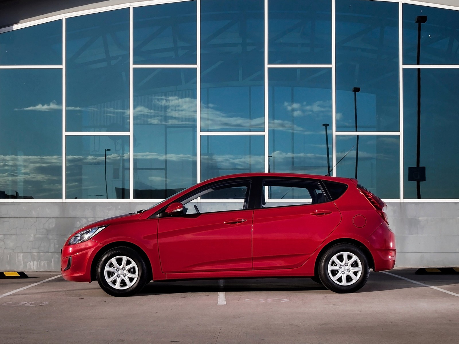 Hyundai Accent 5 Doors photo 10