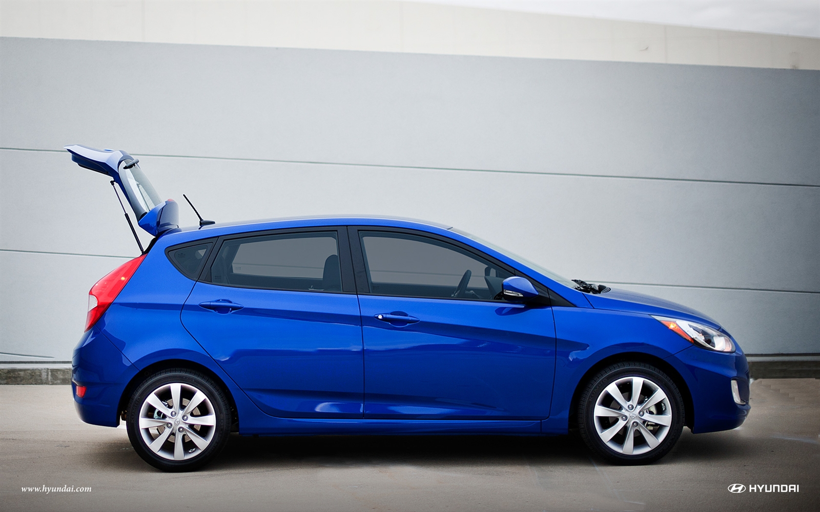 Hyundai Accent 5 Doors photo 4