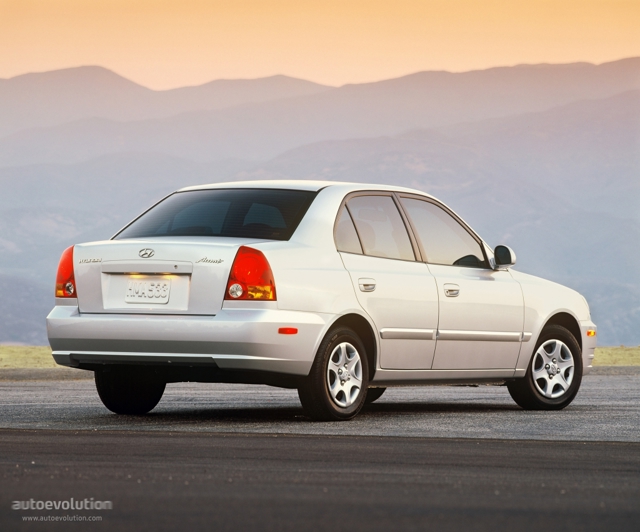 Hyundai Accent Sedan photo 3