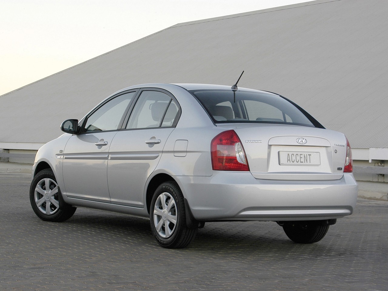 Hyundai Accent Sedan photo 6