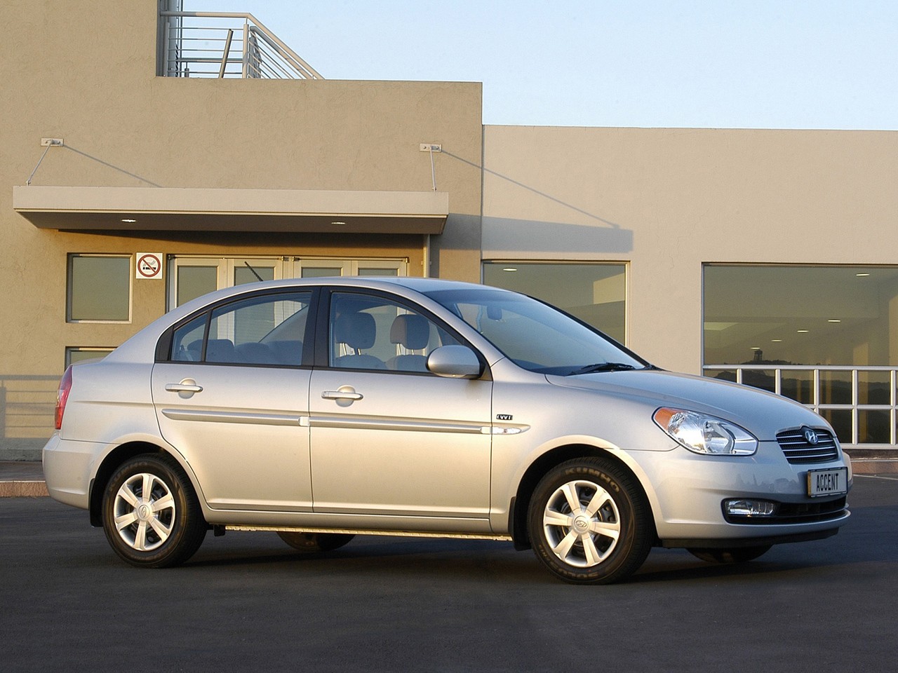 Hyundai Accent Sedan photo 8