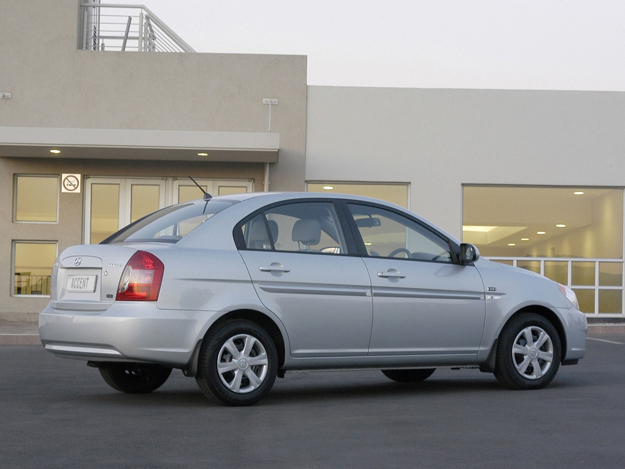 Hyundai Accent Sedan photo 11