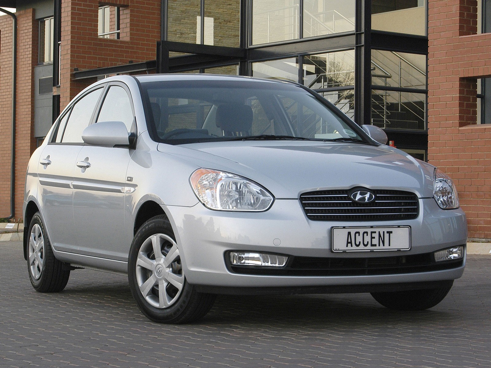 Hyundai Accent Sedan photo 13