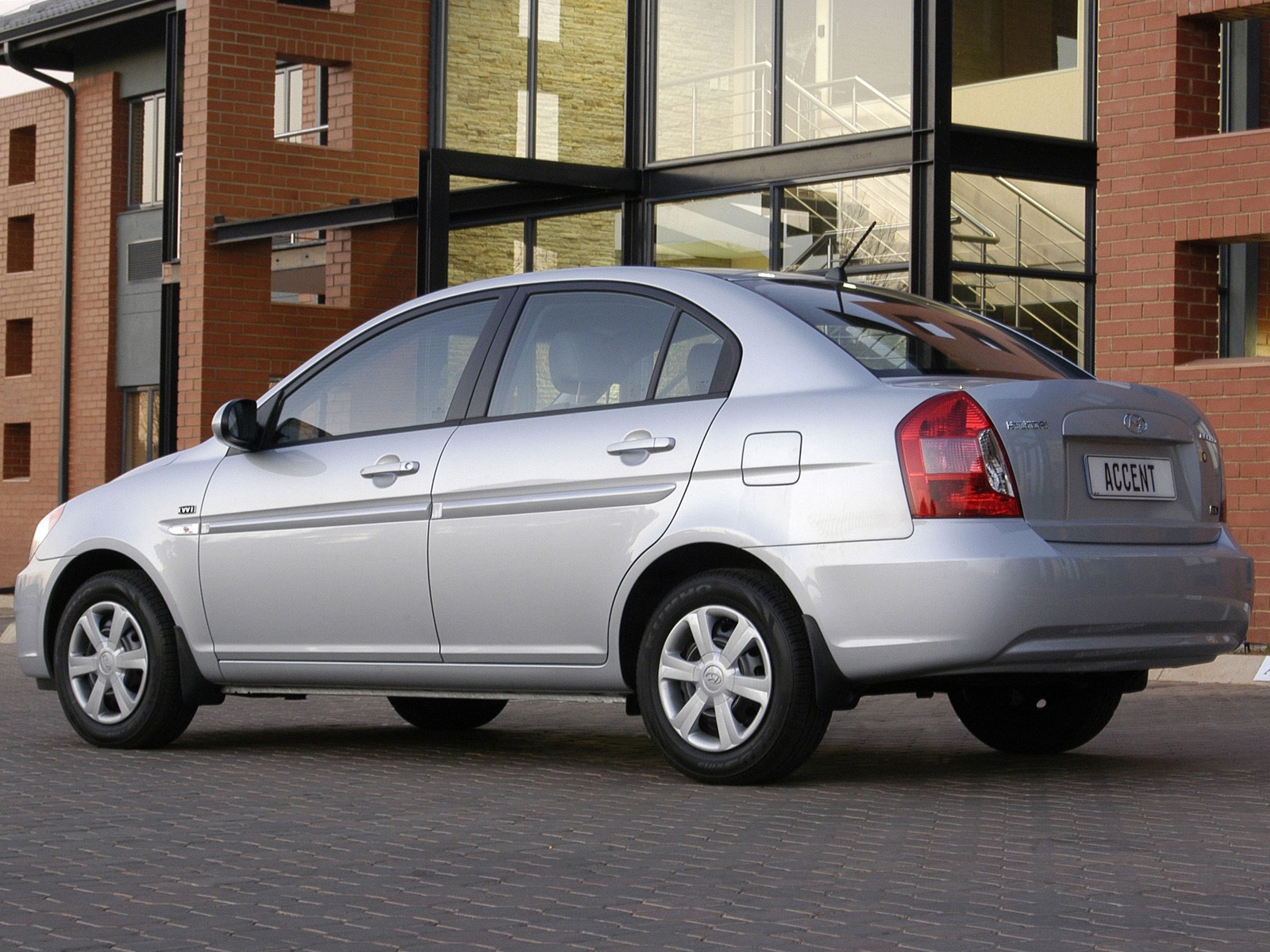 Hyundai Accent Sedan photo 16
