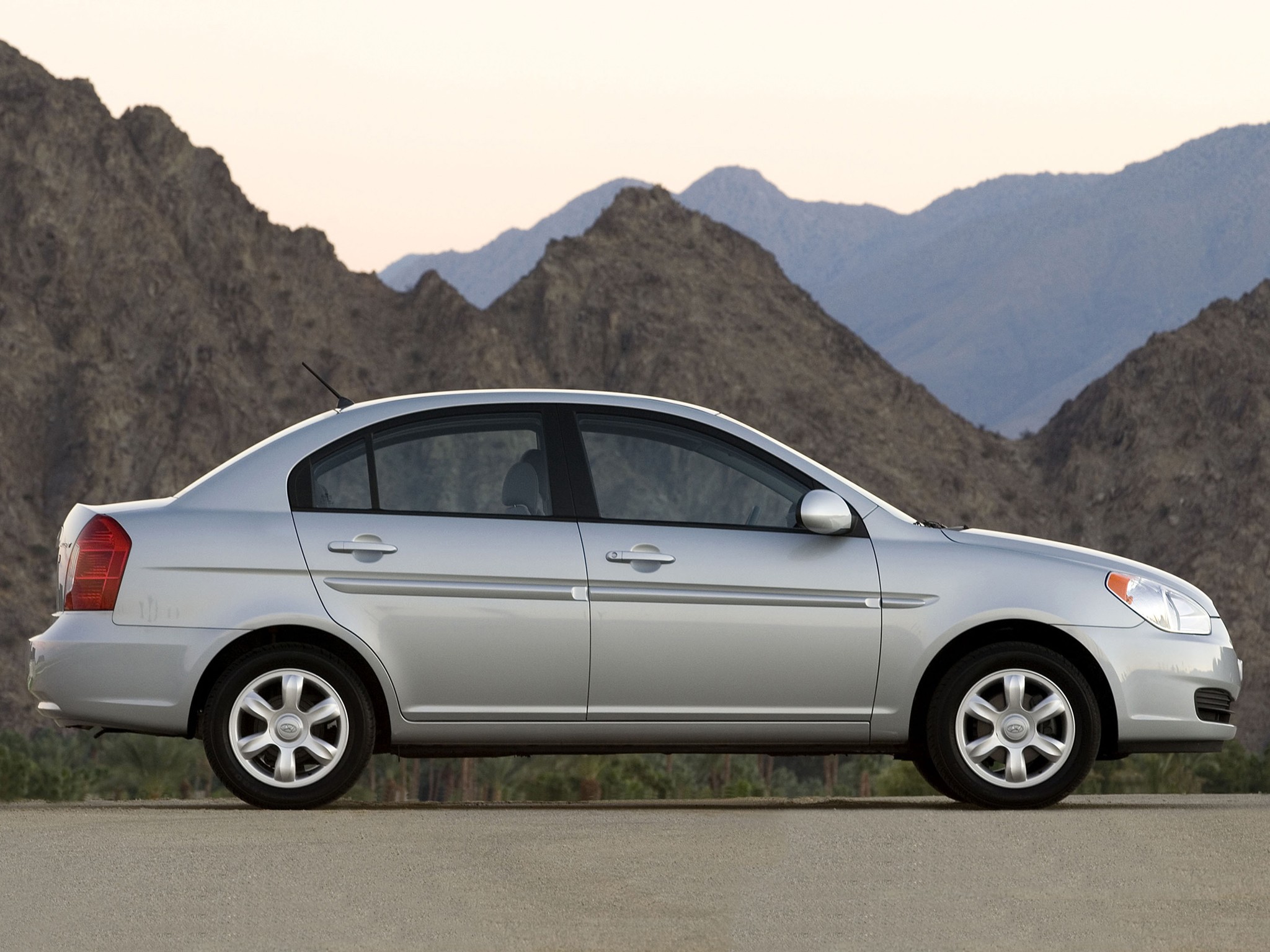 Hyundai Accent Sedan photo 26