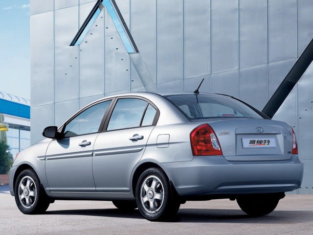 Hyundai Accent Sedan photo 31