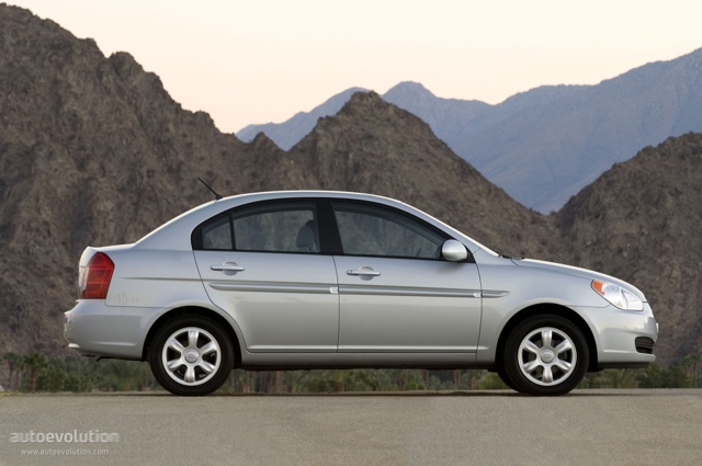 Hyundai Accent Sedan photo 3