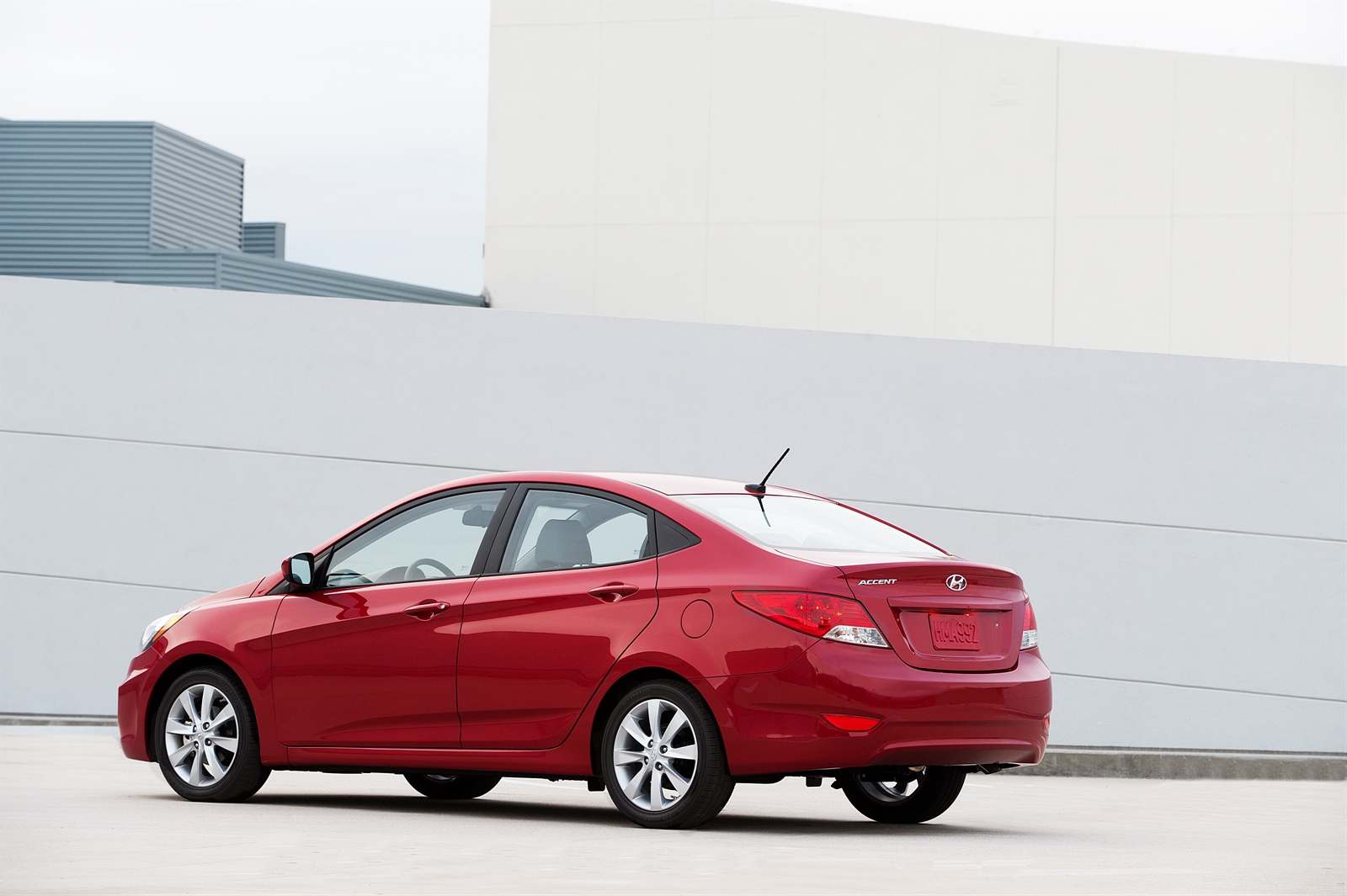 Hyundai Accent Sedan photo 2