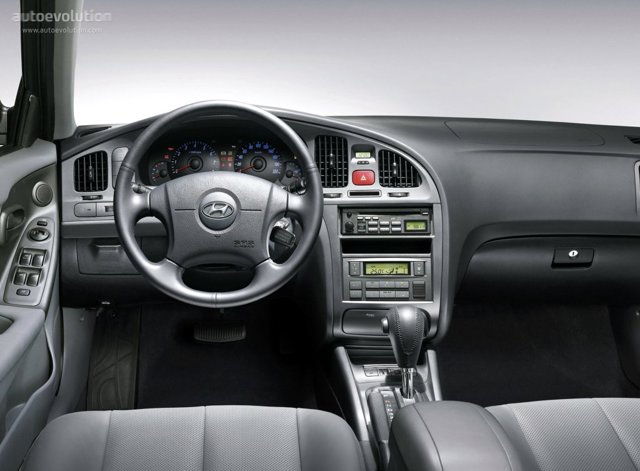 Hyundai Elantra 5 Doors photo 2