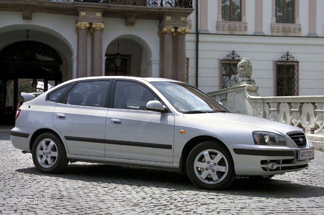 Hyundai Elantra 5 Doors photo 3