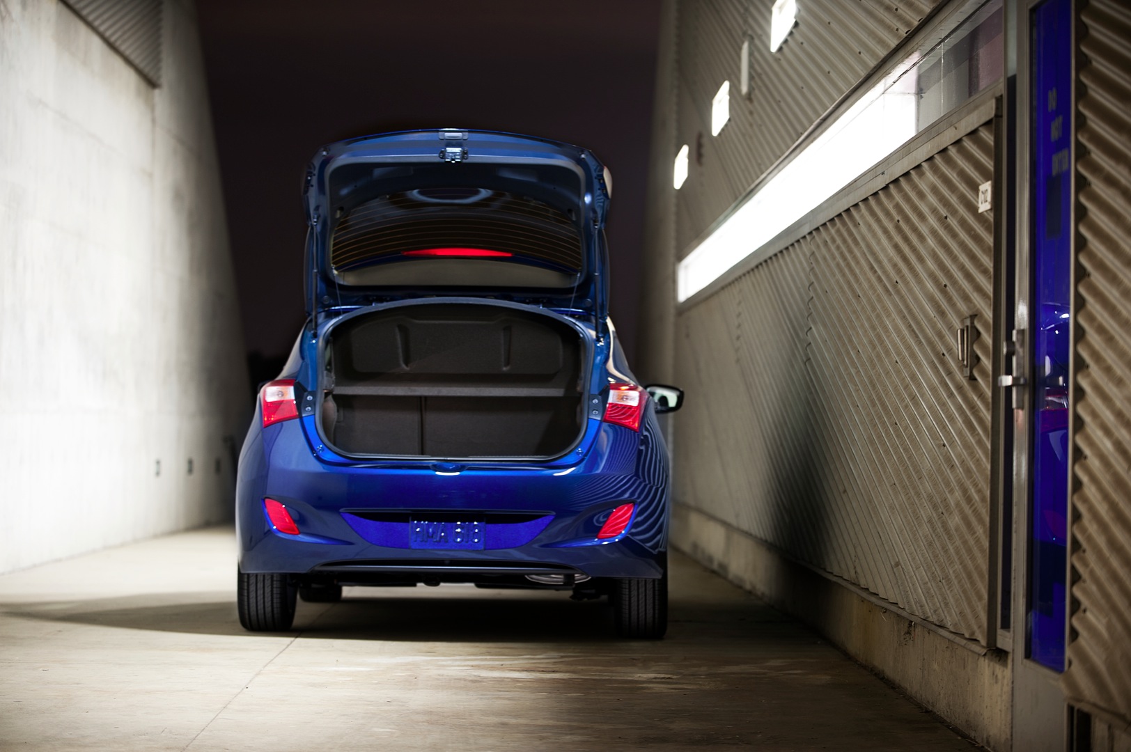 Hyundai Elantra 5 Doors photo 2