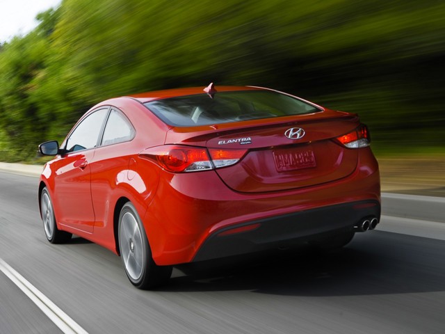 Hyundai Elantra Coupe photo 7