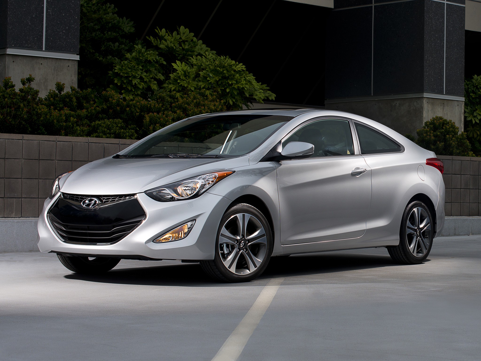 Hyundai Elantra Coupe photo 12