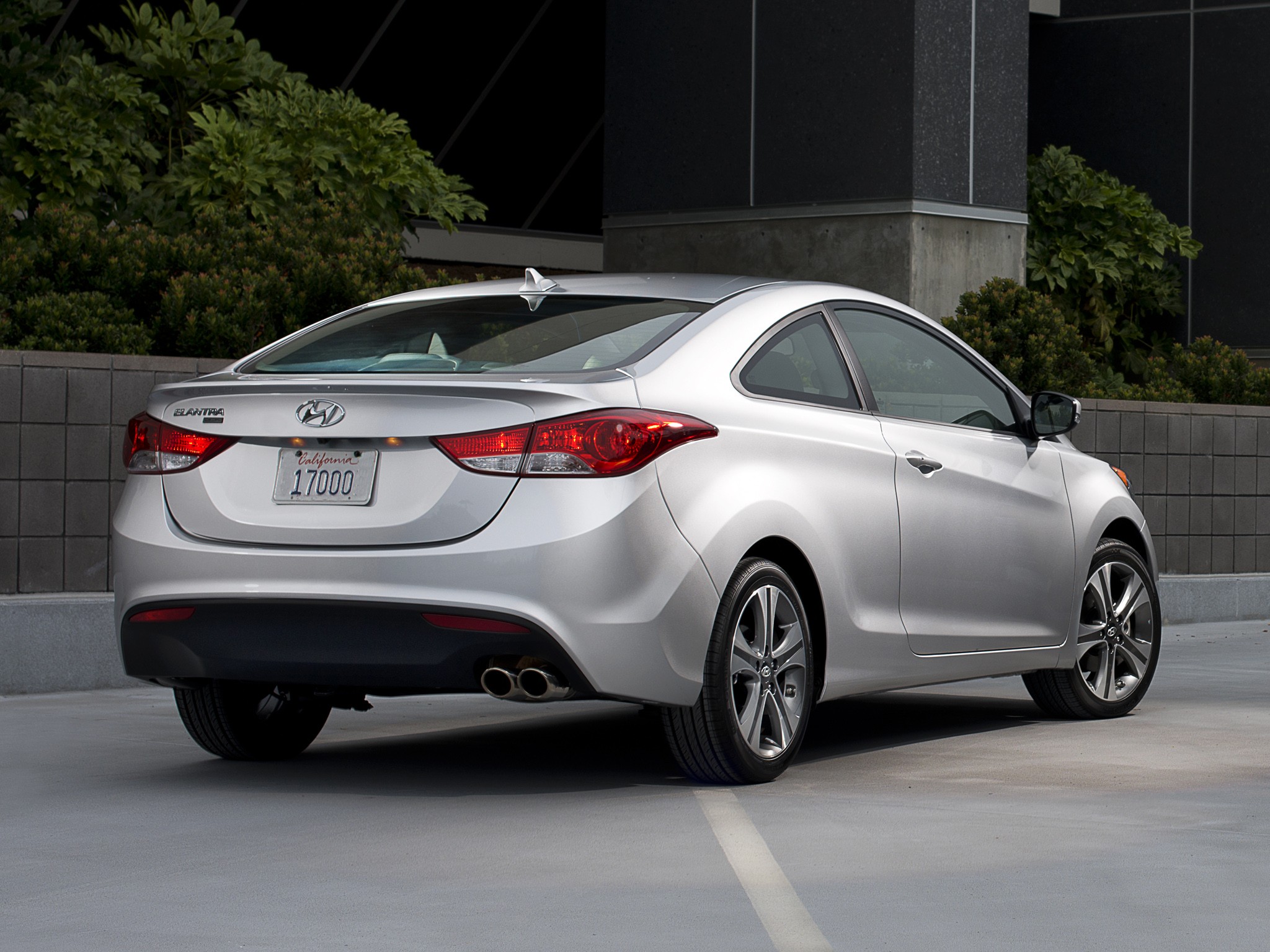 Hyundai Elantra Coupe photo 13