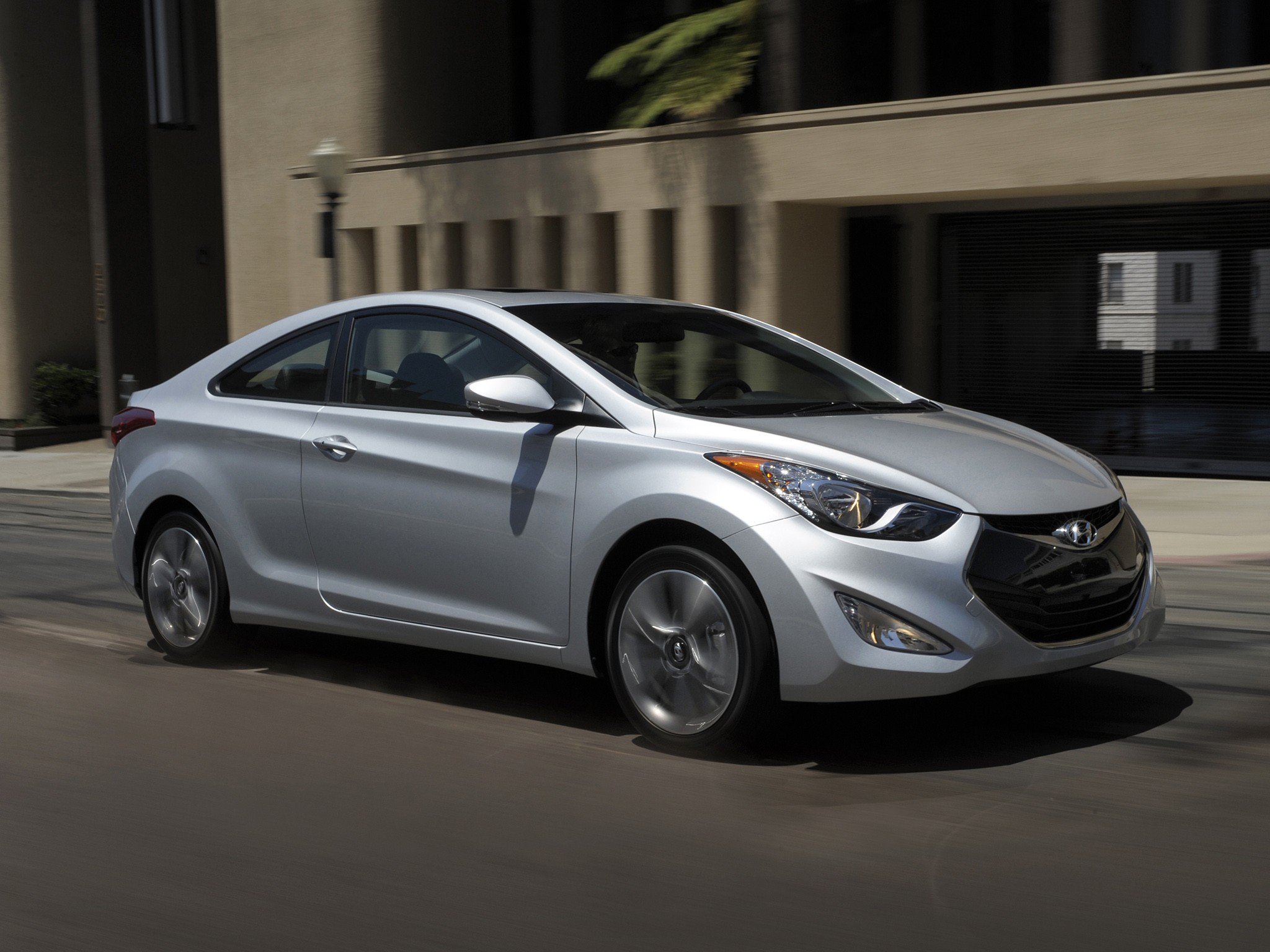 Hyundai Elantra Coupe photo 14