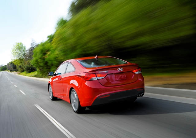 Hyundai Elantra Coupe photo 2