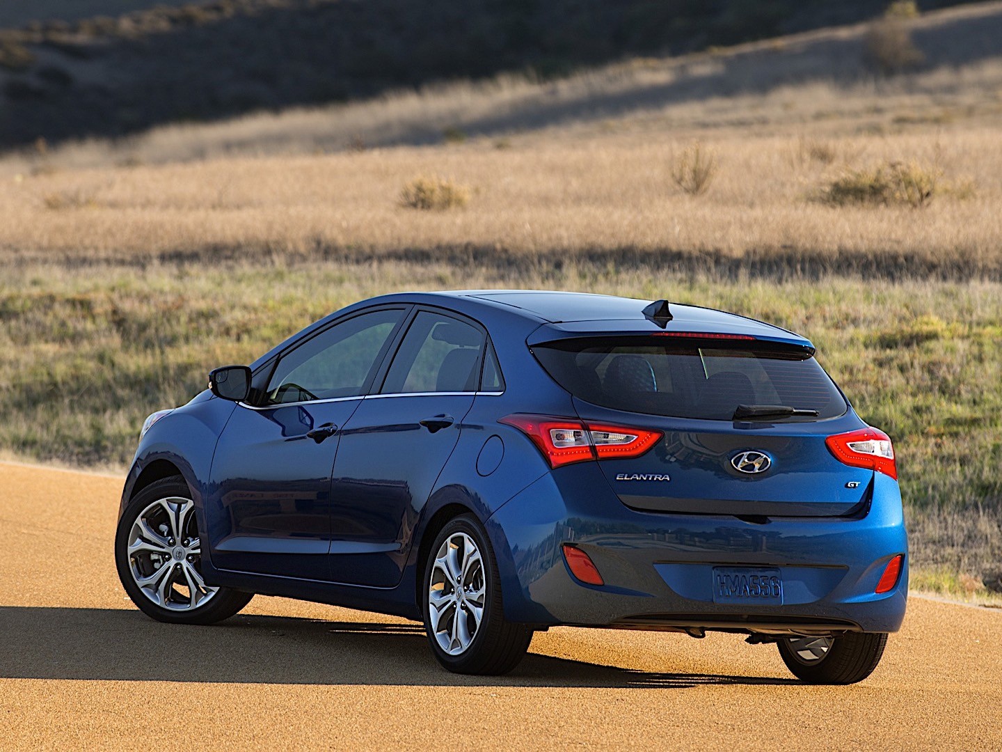 Hyundai Elantra Gt photo 4