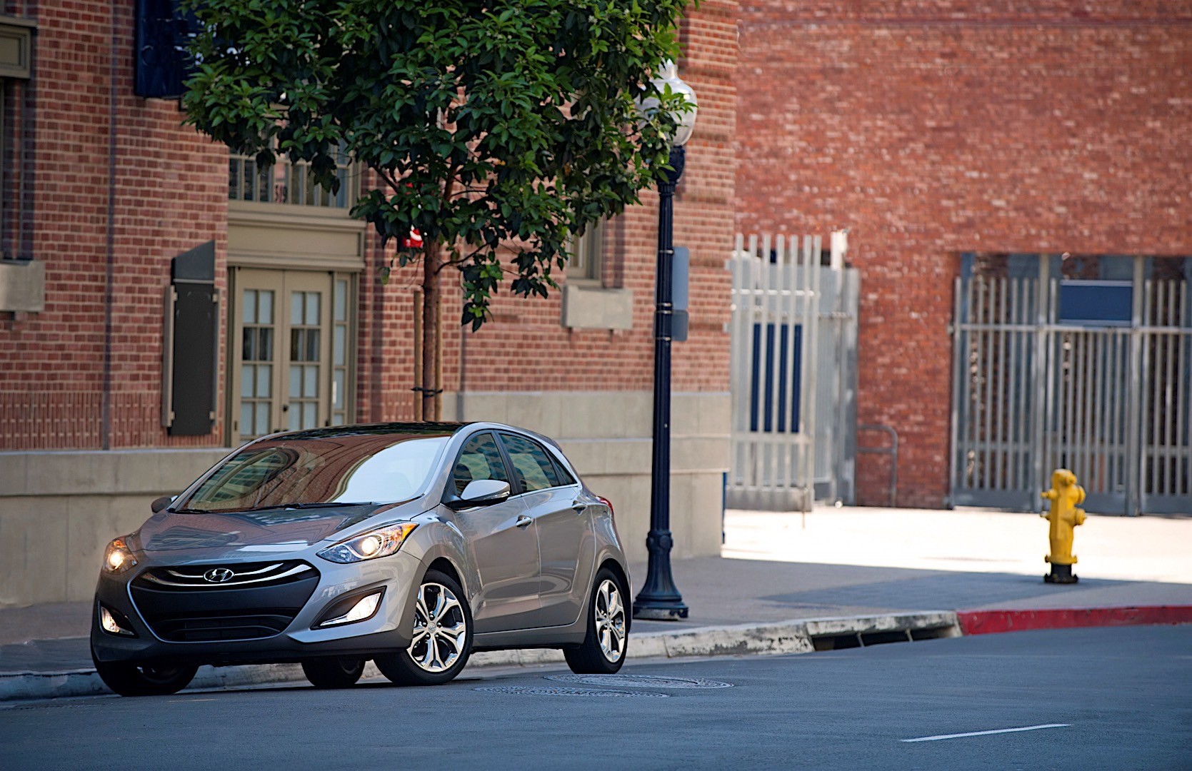 Hyundai Elantra Gt photo 5