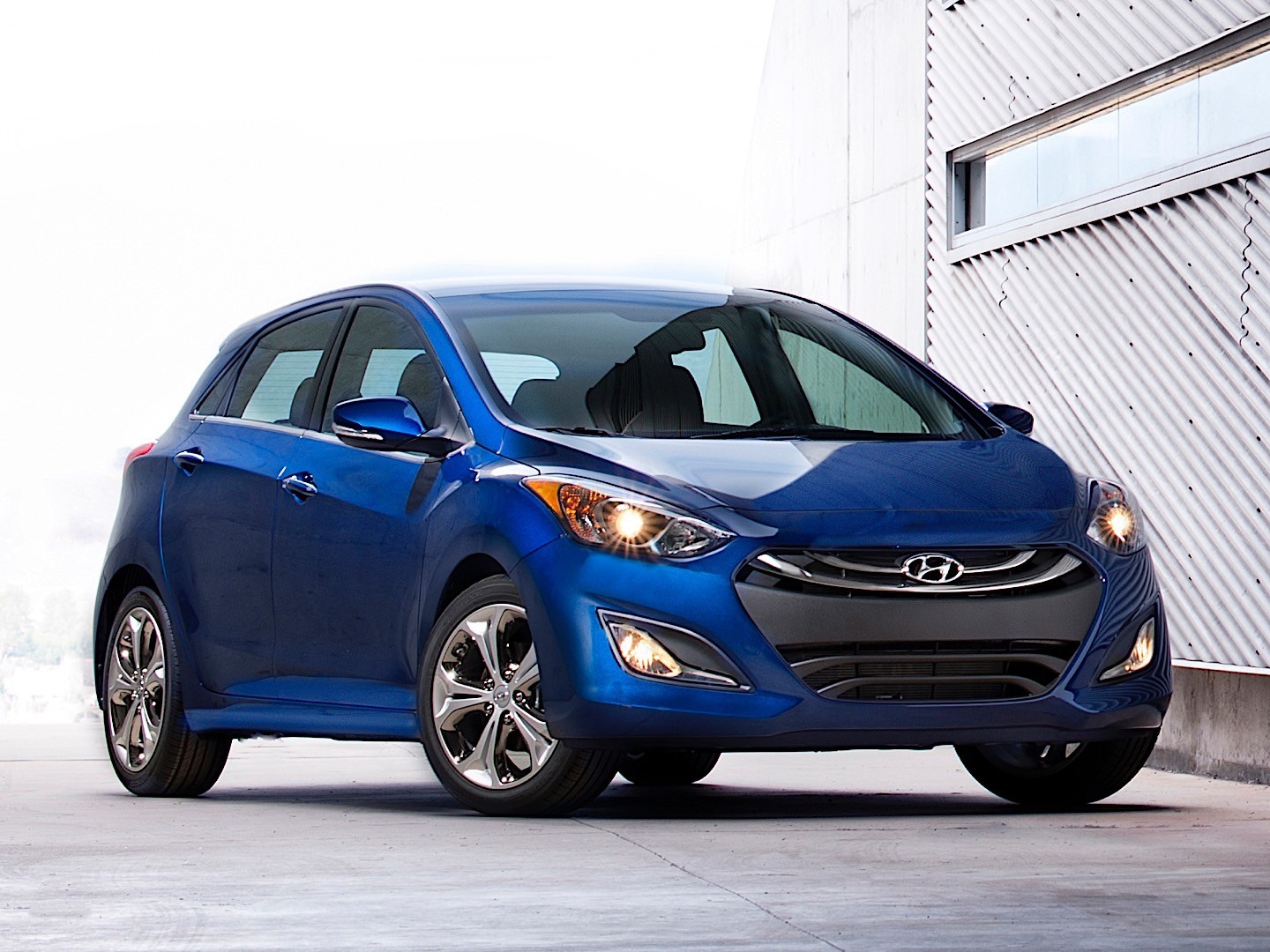 Hyundai Elantra Gt photo 9